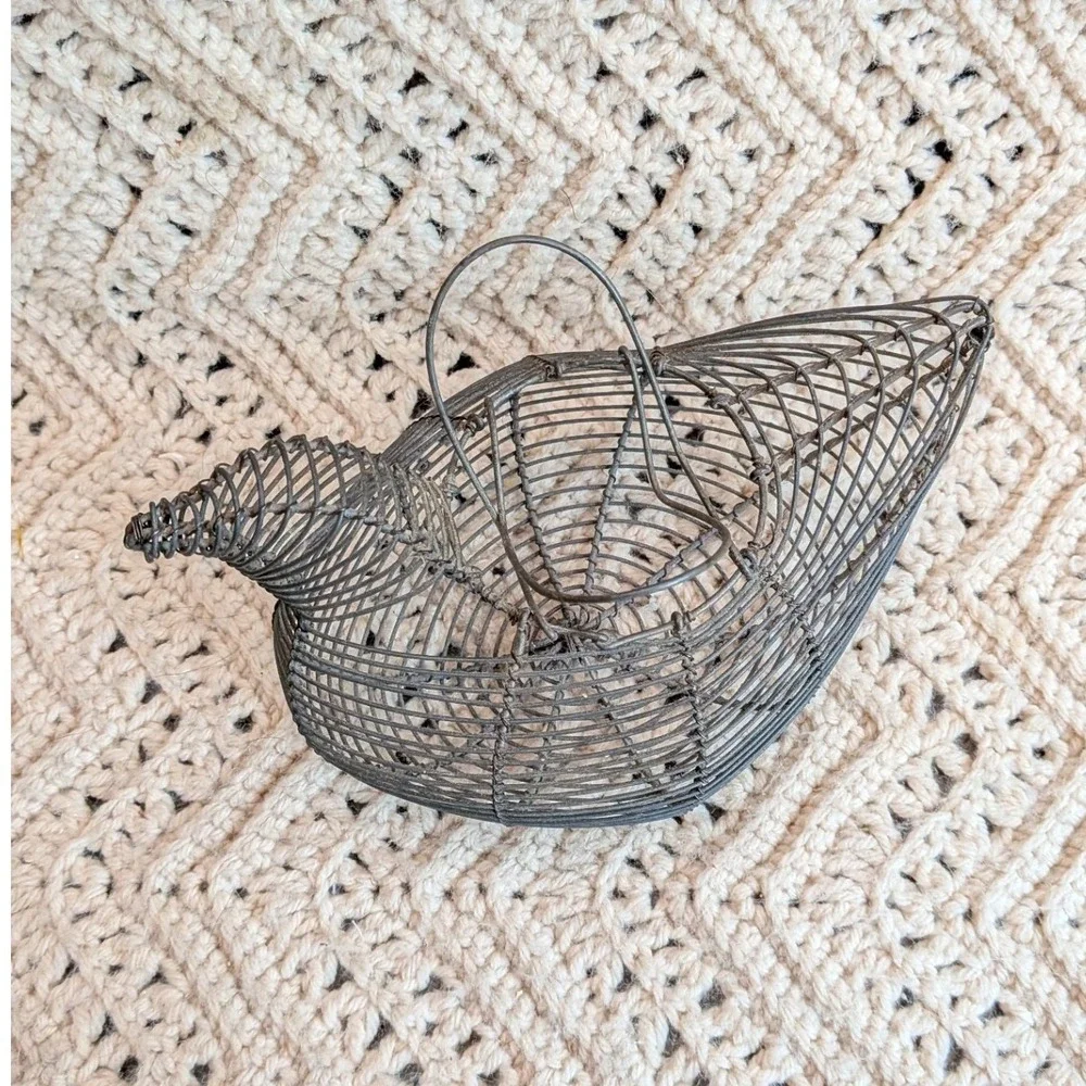 Vintage Farmhouse Wire Chicken Egg Basket Rustic Hen Decor Dark Metal 9 Inch